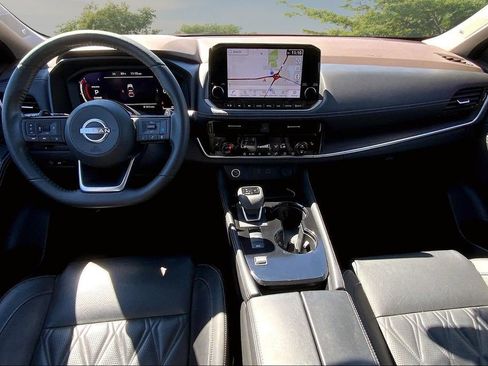 Used 2023 Nissan Rogue Platinum FWD image 7