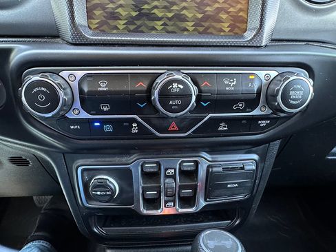Used 2023 Jeep Wrangler Unlimited w/ 8.4" Radio Group AWD/4WD image 29