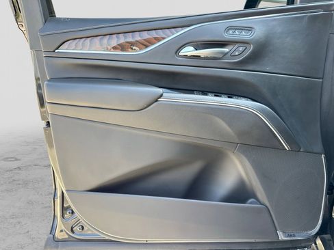 Used 2023 Cadillac Escalade Sport Platinum w/ LPO, ONYX Package AWD/4WD image 39
