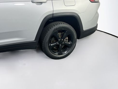 Used 2023 Jeep Grand Cherokee L Laredo AWD/4WD image 31