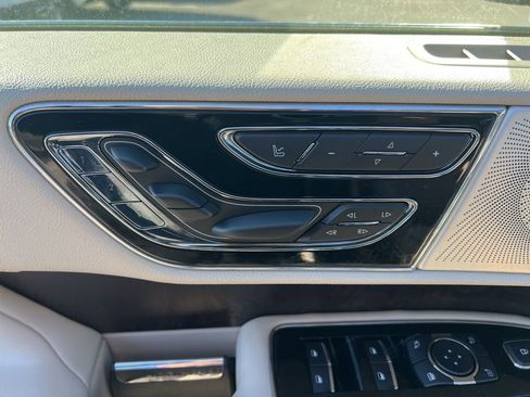 Used 2021 Lincoln Navigator Reserve w/ Luxury Package image 31