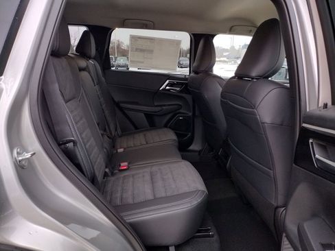 New 2026 Mitsubishi Outlander SE image 10