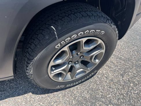 Used 2020 Jeep Cherokee Trailhawk AWD/4WD image 23