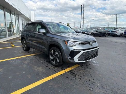 New 2026 Volkswagen Taos SE AWD/4WD image 8