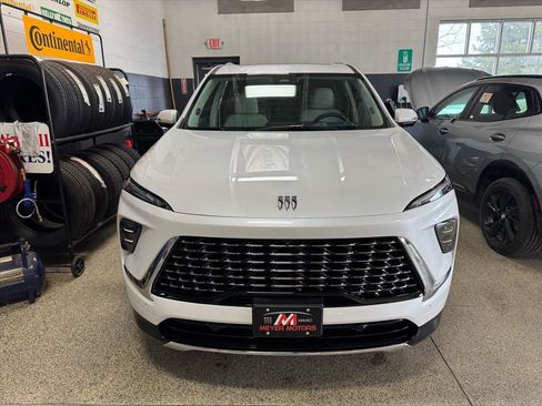 Used 2025 Buick Enclave Avenir w/ Super Cruise Package image 2