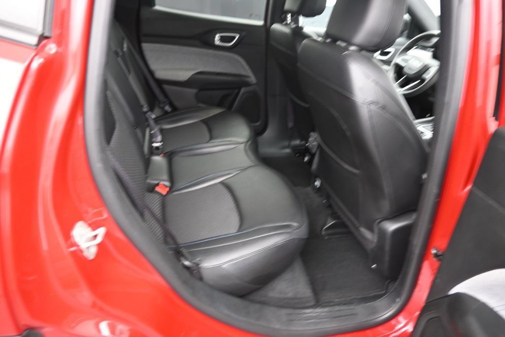Used 2024 Jeep Compass Latitude AWD/4WD image 15