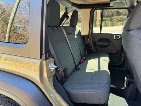 Used 2025 Jeep Wrangler Unlimited Sport image 17