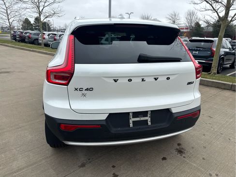Used 2023 Volvo XC40 B5 Core w/ Convenience Package AWD/4WD image 7