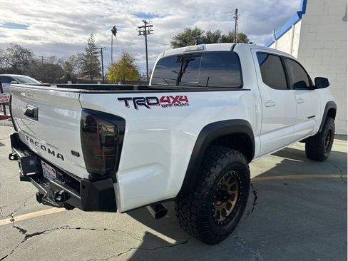 Used 2021 Toyota Tacoma TRD Off-Road image 8