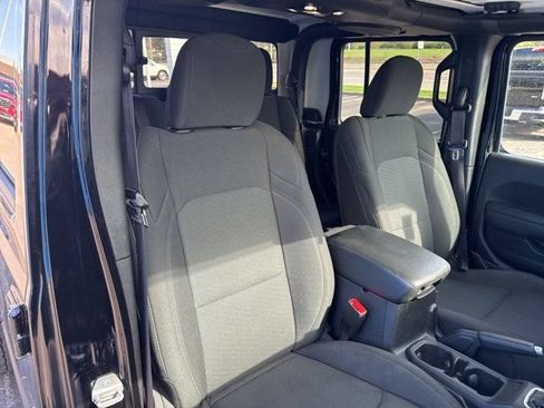 Used 2022 Jeep Gladiator Sport AWD/4WD image 11