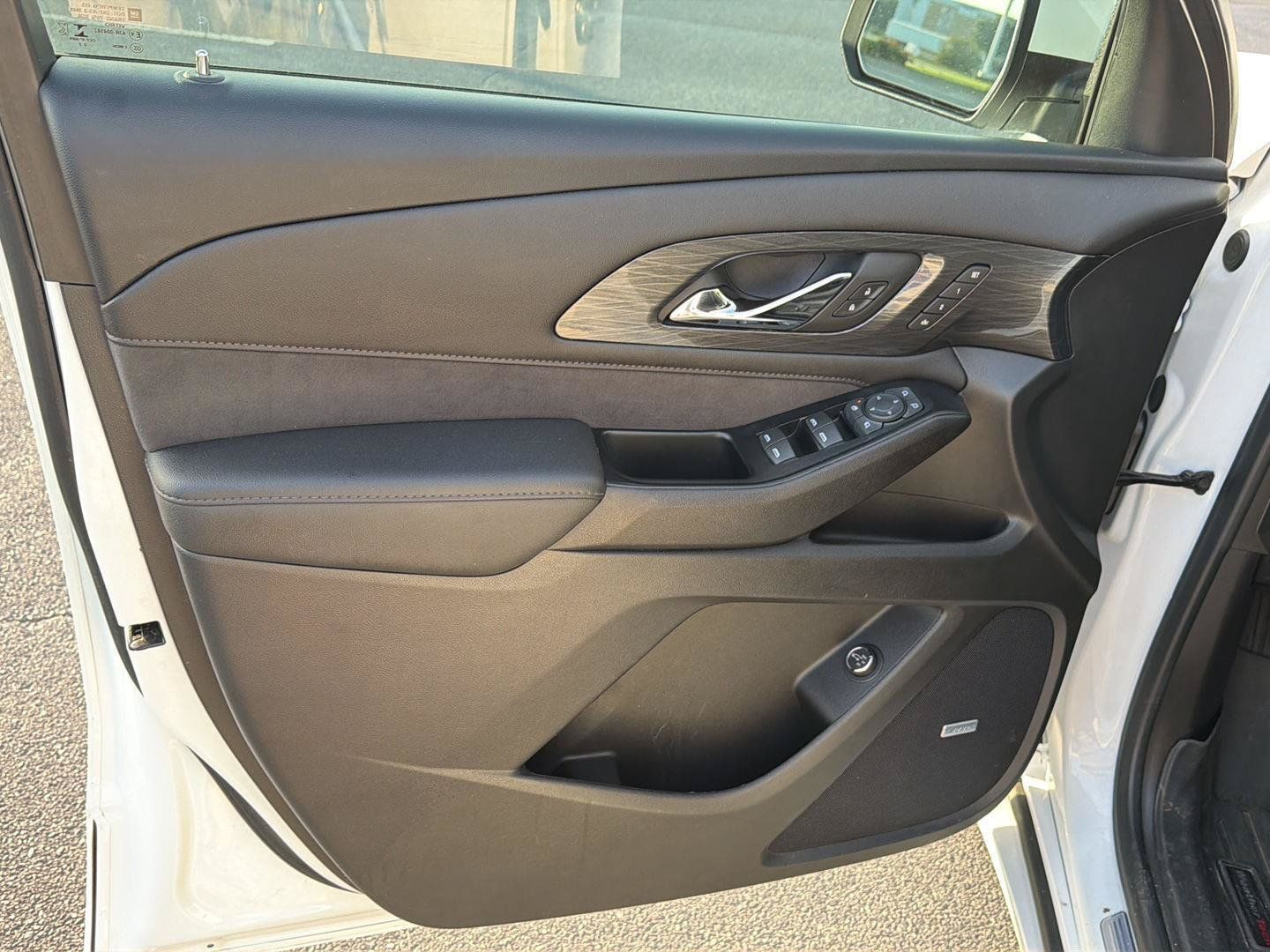 Used 2022 Chevrolet Traverse High Country FWD image 17