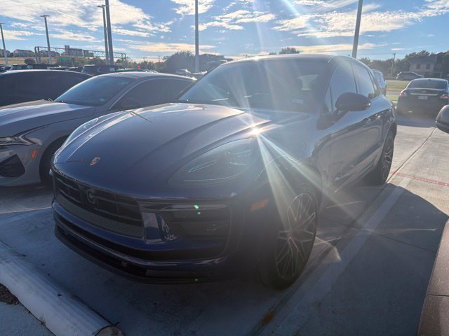 Used 2025 Porsche Macan AWD/4WD image 2