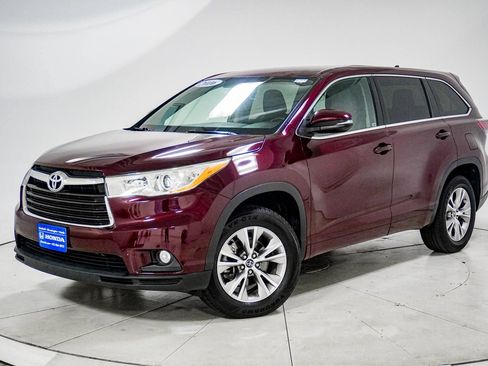 Used 2016 Toyota Highlander Plus FWD image 1