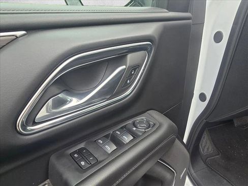 Used 2024 Chevrolet Suburban LT RWD image 12