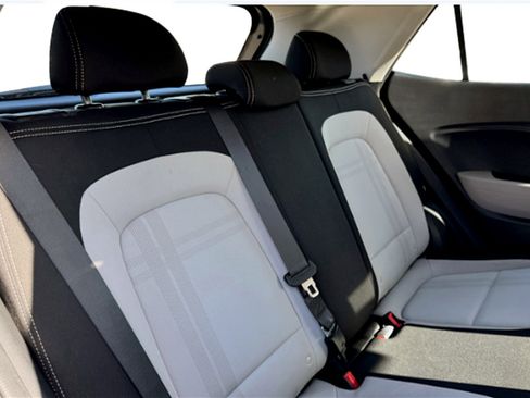 Used 2021 Hyundai Venue SEL image 17