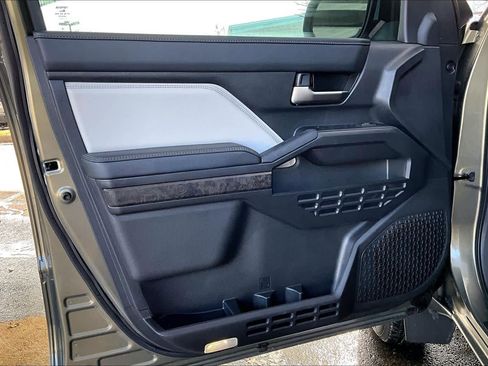 Used 2025 Toyota Tacoma Limited image 21