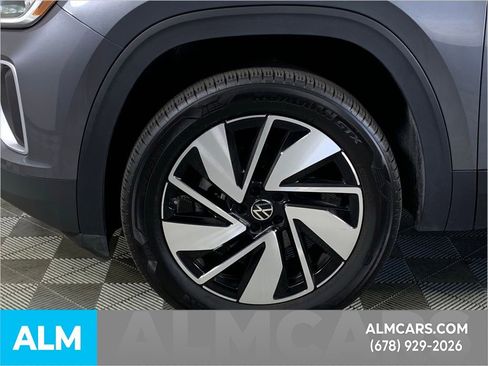 Used 2025 Volkswagen Atlas SE image 17
