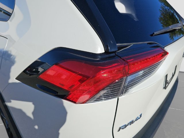 Used 2022 Toyota RAV4 XLE Premium AWD/4WD image 37