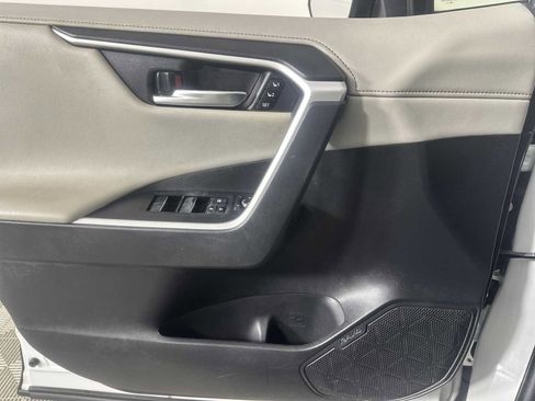 Used 2019 Toyota RAV4 Limited image 23