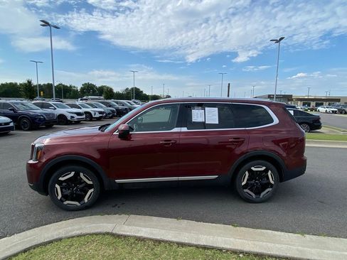 Used 2023 Kia Telluride EX w/ EX Captain's Chair Package FWD image 4