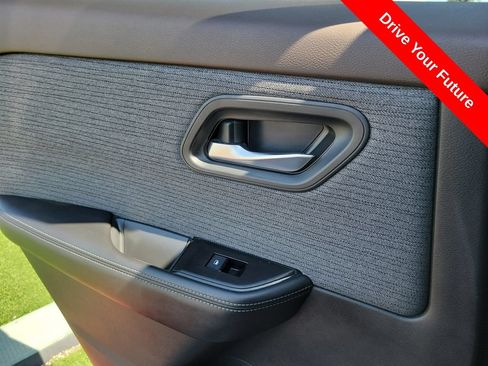 Used 2023 Nissan Rogue SV FWD image 22