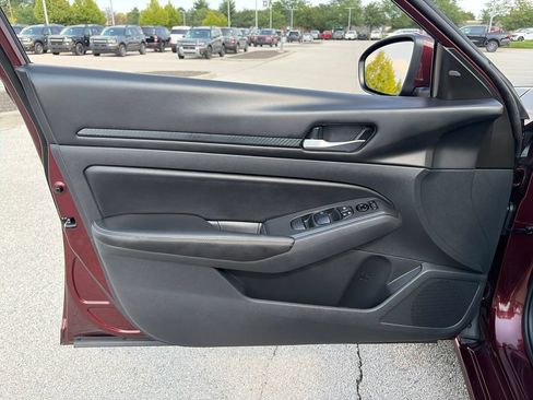 Used 2024 Nissan Altima 2.5 SV w/ SV Premium Package FWD image 13