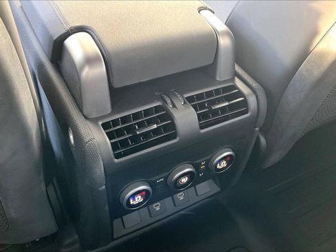 Used 2023 Land Rover Defender 110 75th Limited Edition image 33