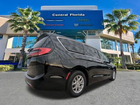 New 2026 Chrysler Pacifica Select image 5