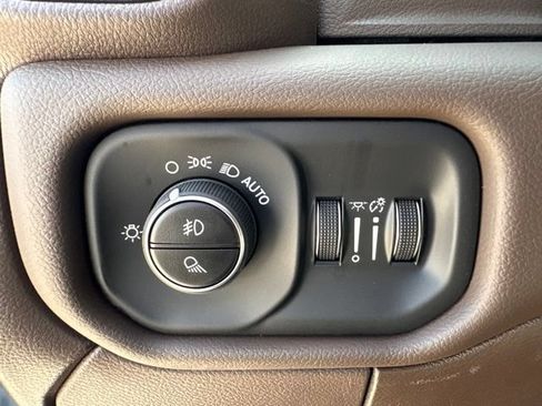 New 2026 RAM 3500 Laramie AWD/4WD image 36