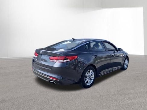 Used 2017 Kia Optima LX FWD image 5