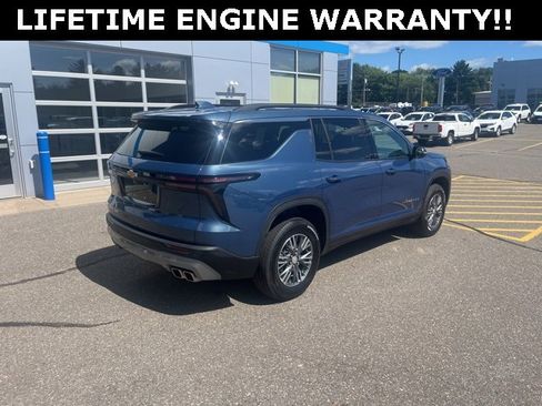 Used 2025 Chevrolet Traverse LT image 5