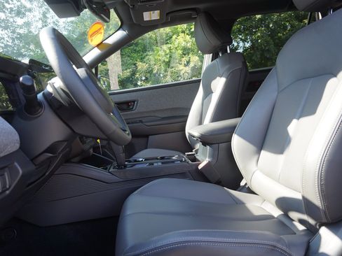 Used 2026 Subaru Outback Limited AWD/4WD image 13