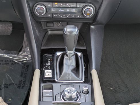 Used 2018 MAZDA MAZDA3 Touring FWD image 17