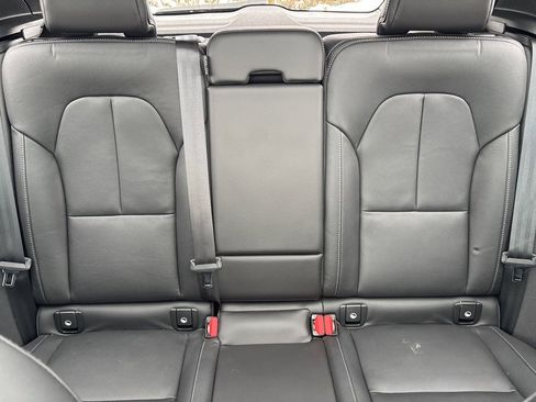 Used 2021 Volvo XC40 T5 Momentum w/ Premium Package image 30