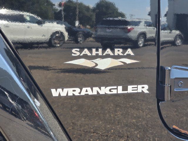 Used 2014 Jeep Wrangler Sahara w/ Connectivity Group AWD/4WD image 11