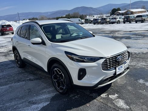 Used 2026 Ford Escape Platinum w/ Premium Technology Package image 4