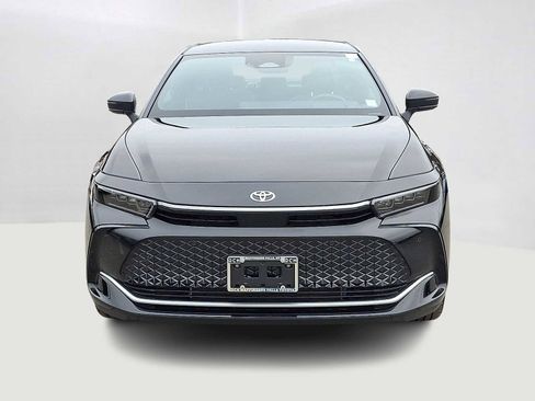 Certified 2025 Toyota Crown Platinum image 3