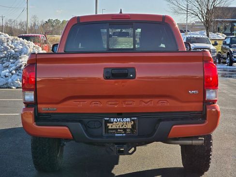 Used 2017 Toyota Tacoma SR5 image 6