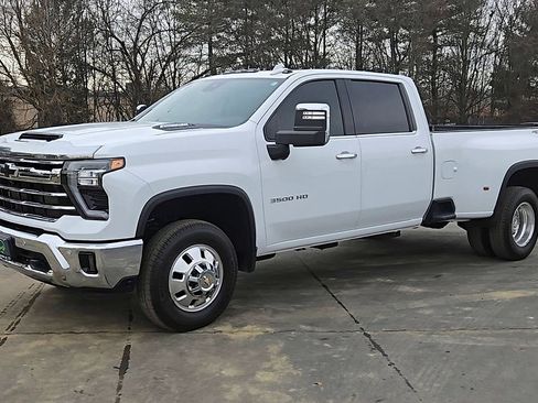 Certified 2024 Chevrolet Silverado 3500 LTZ w/ LTZ Plus Package image 8