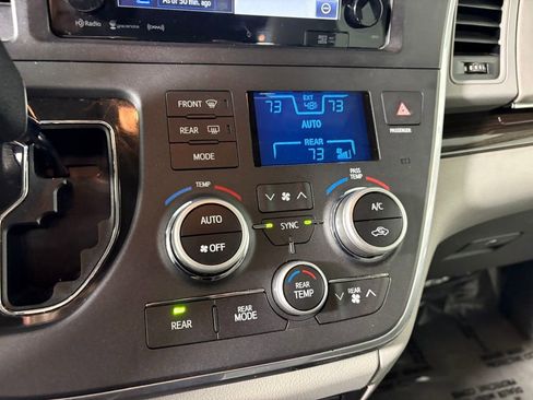 Used 2017 Toyota Sienna AWD image 20