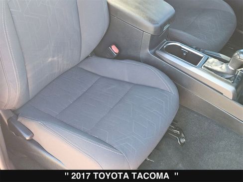 Used 2017 Toyota Tacoma TRD Off-Road image 31