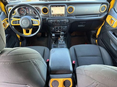 Used 2018 Jeep Wrangler Unlimited Sahara AWD/4WD image 16