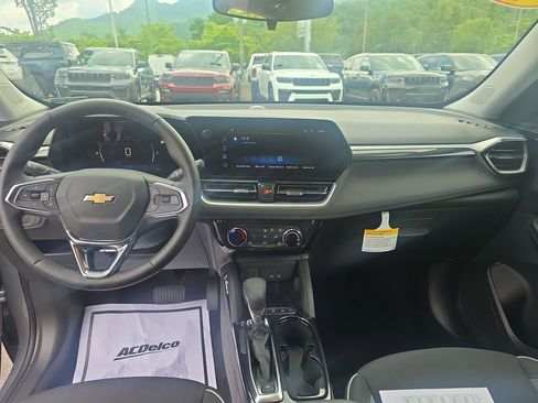 Used 2026 Chevrolet TrailBlazer LT w/ LT Cold Weather Package AWD/4WD image 15