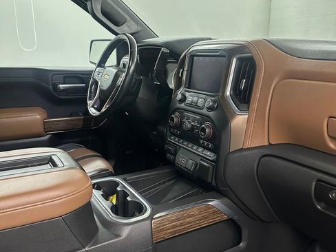 Used 2020 Chevrolet Silverado 1500 High Country w/ Technology Package AWD/4WD image 38