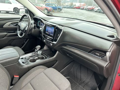 Used 2021 Chevrolet Traverse LT w/ LPO, Blackout Package image 16