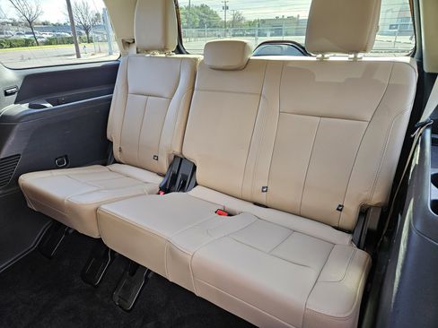 Used 2023 Ford Expedition XLT image 31