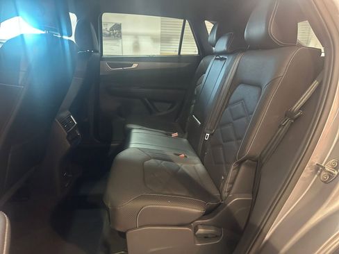 Used 2025 Volkswagen Atlas Cross Sport SE image 25