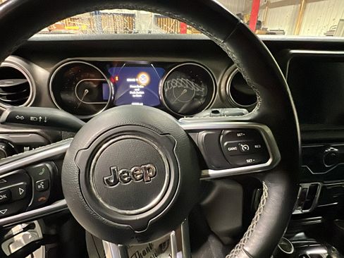 Used 2019 Jeep Wrangler Unlimited Sahara w/ Uconnect 4C Nav & Sound Group image 14