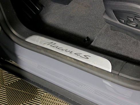 Certified 2025 Porsche Macan 4S Electric image 19