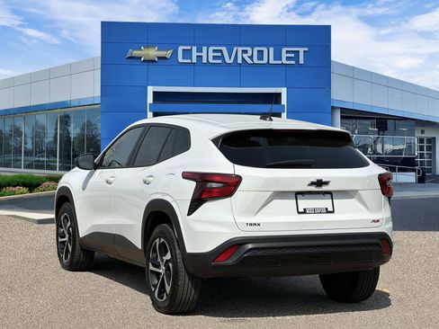 Certified 2024 Chevrolet Trax RS w/ Driver Confidence Package FWD image 3